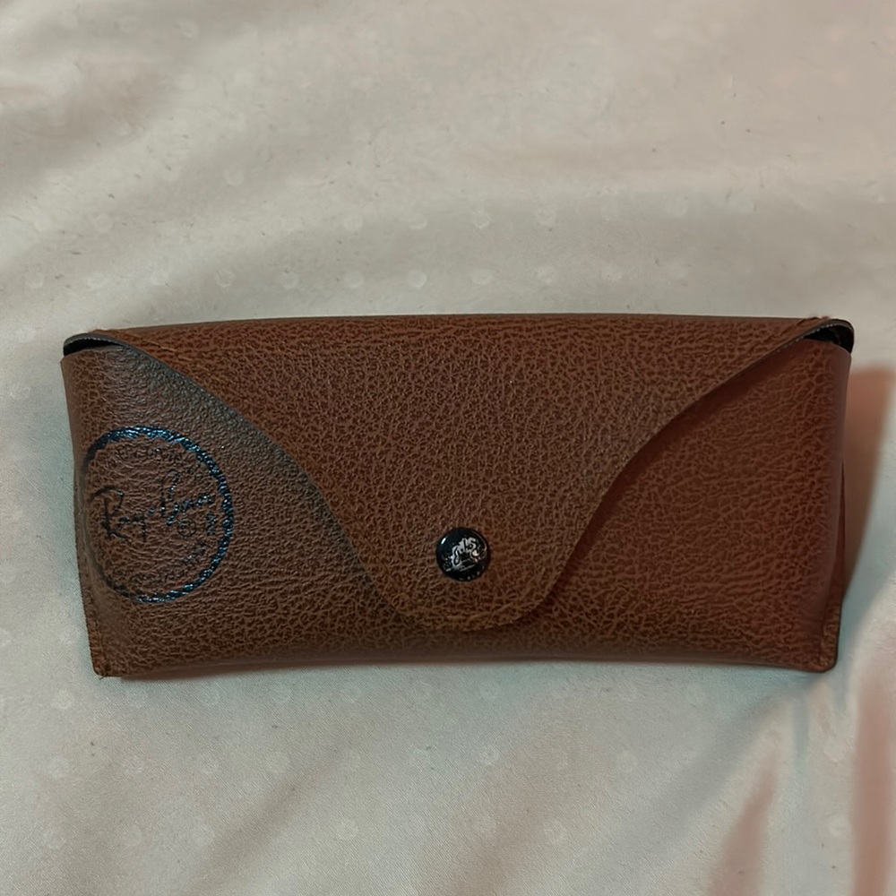 Circular gold ray bans